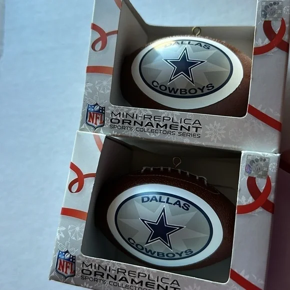 Dallas Cowboy collector series, football ornaments officially licensed, NFL NWT - Picture 3 of 6